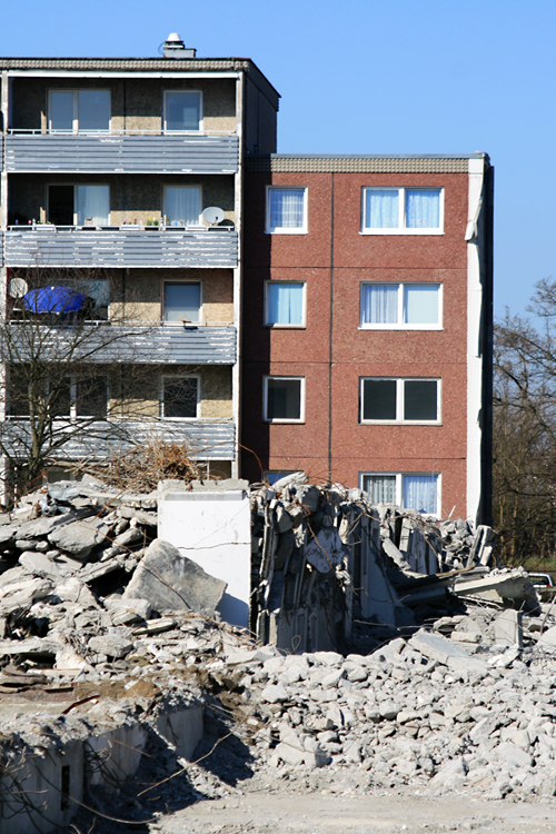 Rückbau Wohnkomplex VI im März 2012